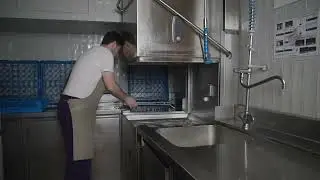 How to clean a dishwasher - Sammic UX range dishwashers