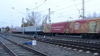 ЭП2К-042 и человек на путях
