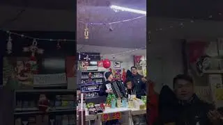Магазинде ән айтты😂