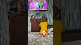 Когда сильно любишь синий трактор 😂😂😂 #синий#трактор#сынок#танцует#shorts