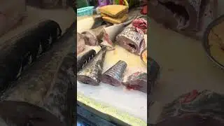 Рынок с морепродуктами в Санье 