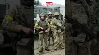 Ukrainian soldiers applauded as they recapture Kherson 