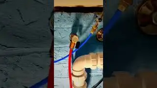 Подсоединение кухонной мойки и фильтра для питьевой воды.