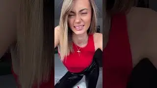В КОЖАНЫХ ЛОСИНАХ МИЛАЯ ДЕВОЧКА 👧ПОЗИРУЕТ 