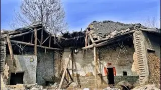 An unemployed carpenter renovates his father's old rural house 1