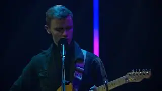Horrse performs 