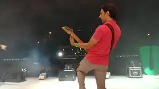 Faking tuning my guitar (min 4:20) and pressing a pedal at Forza Zu 2018