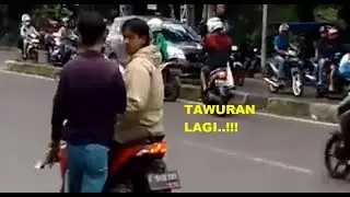 Apa sih untung nya.? TAWURAN LAGI..!!!  Sampe kena clurit