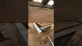 Slab central! Cutting this oak log into beautiful slabs! #woodworker #logosol #woodwork #bois