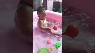 cute adik Ukkasy mandi di kolam