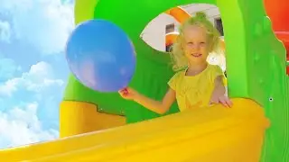 Learn colors with Balloons ! Have fun playtime with color song !
