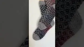 Давно у меня не было готовых работ 🧶 дизайн  Jaegerzaunsocks от DUCATHI. Спицы 3 🌸