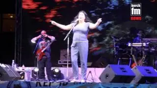 Лолита спела песню Океан Эльзи в Керчи и показала средний палец