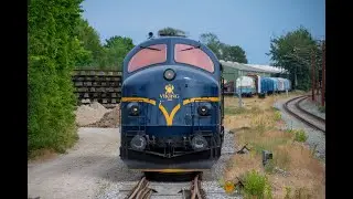 VIKING-Rail 1832 with ballast wagons at Odense SØ and MX 1029 with ballast cleaner wagons at Marslev