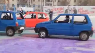 На Урале сыграли в кёрлинг автомобилями Ока