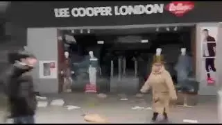 А вот и мародеры. торговый центр в Украине.
