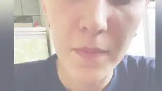 В роддоме плачущая мать....