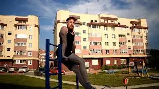 Крутые трюки на турнике, которым может научиться каждый.