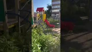 Прошу обратить внимание на состояние детской площадки по  адресу между улиц донецкая 4 и чкалова3