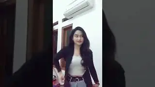 CEWEK CANTIK GOYANG HOT BIKIN LUPA UTANG - TIKTOK INDONESIA VIRAL TERBARU 2022