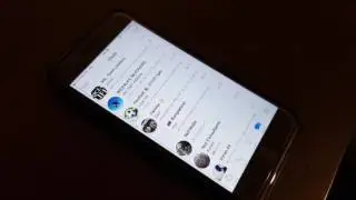 How to make a Watsapp broadcast list on iphone