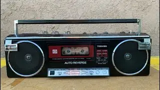 Toshiba RT-8056 boombox belt replacement (part 3)