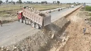Huge Project Roadside Expand Technology Skills Truck Unloading Stone, Excavator Spreading Stone