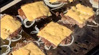 Oklahoma Smash Burger Patties on the Weber Traveler Gas Grill #cooking #grilling #bbq #webergrills