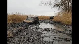 Off Road  Уазы против подготовленной нивы /зловещие лужи  / и злое болото
