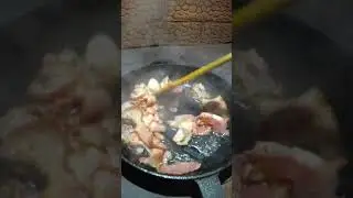Завтрак в зимнем лесу. Breakfast in the winter forest 