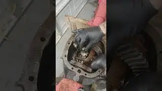 Install spider gears in a 10 bolt rear end in under 60 seconds! #10bolt