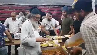 Ο Γέροντας της ερήμου που μοιράζει χιλιάδες μερίδες φαγητού
