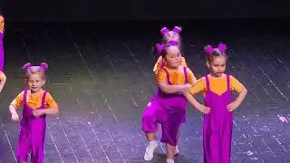 Отчётный концерт. Виктория танцует.