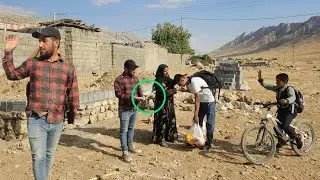 Soraya's happiness after seeing Hojjat and thanking Nemat for building the house 