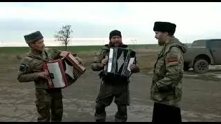 Священнослужители башкирского батальона поют народную украинскую песню на территории СВО