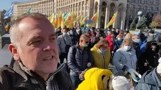 Огромный митинг прет по городу!
