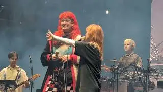 Paramore - Misery Business (with Jayde) (Live At The Domain Sydney)