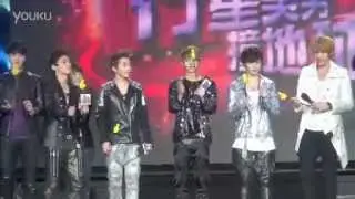 【Fancam】Kris still play cool when he drop the finger stick