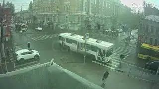 В центре Саратова автобус сбил пешехода