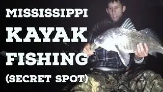Mississippi Kayak Fishing at Night (SECRET SPOT)