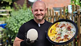Riesiges Straussei zum Frühstück