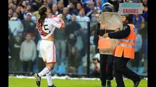 Almeyda besando la camiseta de River en la Bombonera - HD