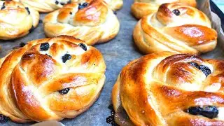 If you have flour and sour cream, make this for breakfast. Raisin buns like POOH!