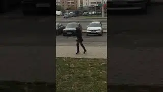 Лысый мужчина в мини-юбке и в сапогах на каблуках гулял по Бресту