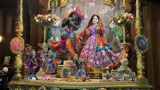 Mangala-āratī & Tulasi-pūjā