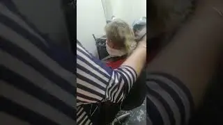 СТРАННУЮ БАБКУ БРЕЮТ НАЛЫСО