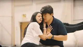 Beth sy'n mynd ymlaen yn La traviata? | What is going on in La traviata?