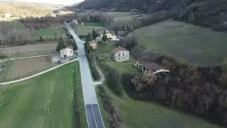 Una icona della architettura rurale Umbra, casa coliìonica con annessi e capannone