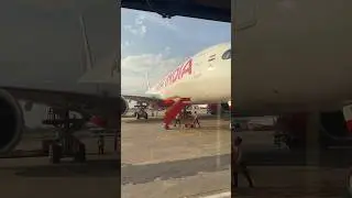 #airbus #airbusa350 #airbusa380 #boeing #boeing737 #plane #planespotting #trending #landing