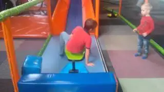 Ongelukje op de glijbaan